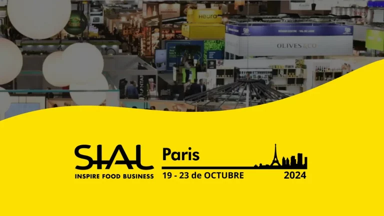 Cartel de la feria SIAL París 2024 con los stands del pabellón de fondo
