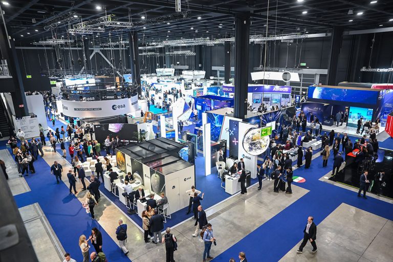 Agencia integral de diseño y producción para stand de feria